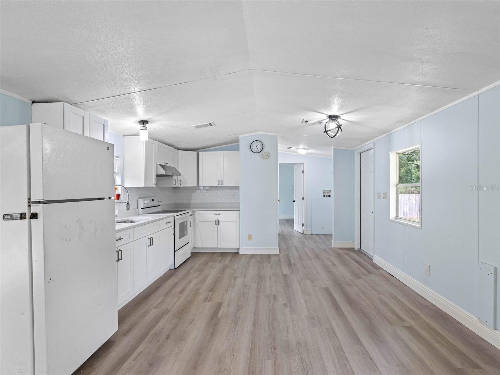 Listing photo id 10 for 8714 Meadowview Circle