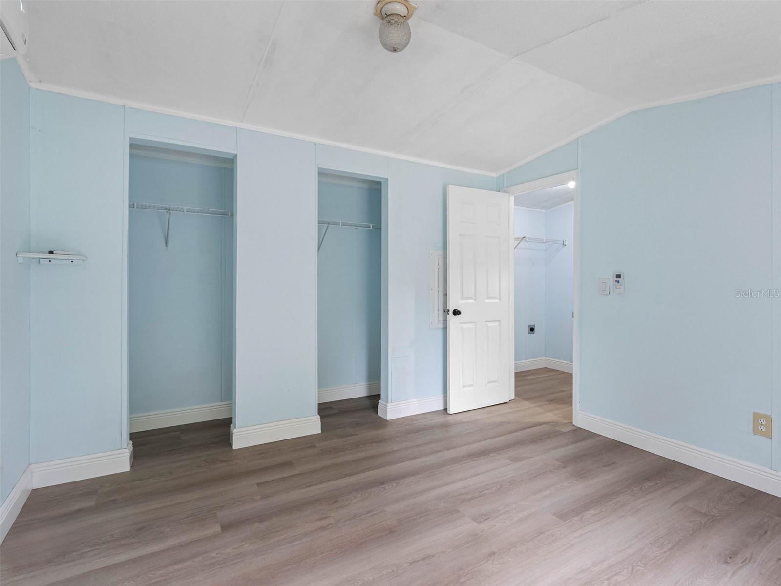 Listing photo id 17 for 8714 Meadowview Circle