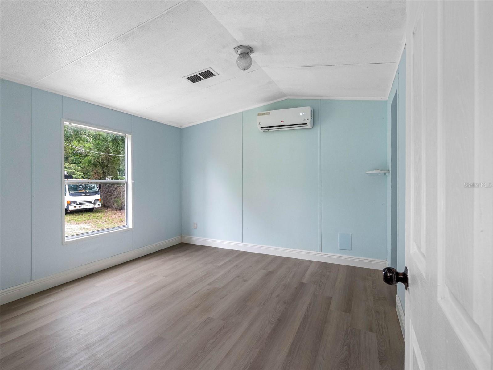 Listing photo id 20 for 8714 Meadowview Circle