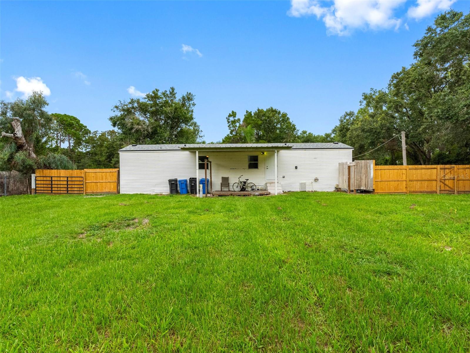 Listing photo id 25 for 8714 Meadowview Circle
