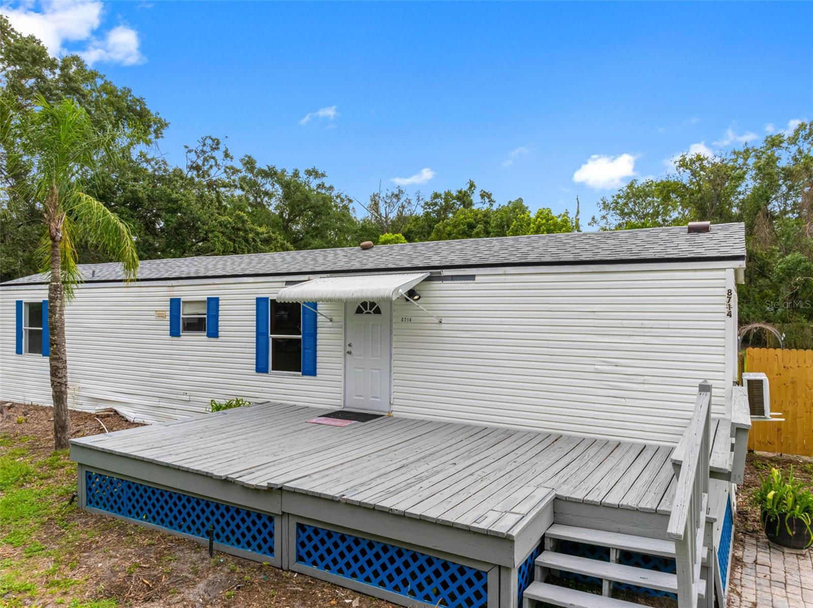 Listing photo id 3 for 8714 Meadowview Circle