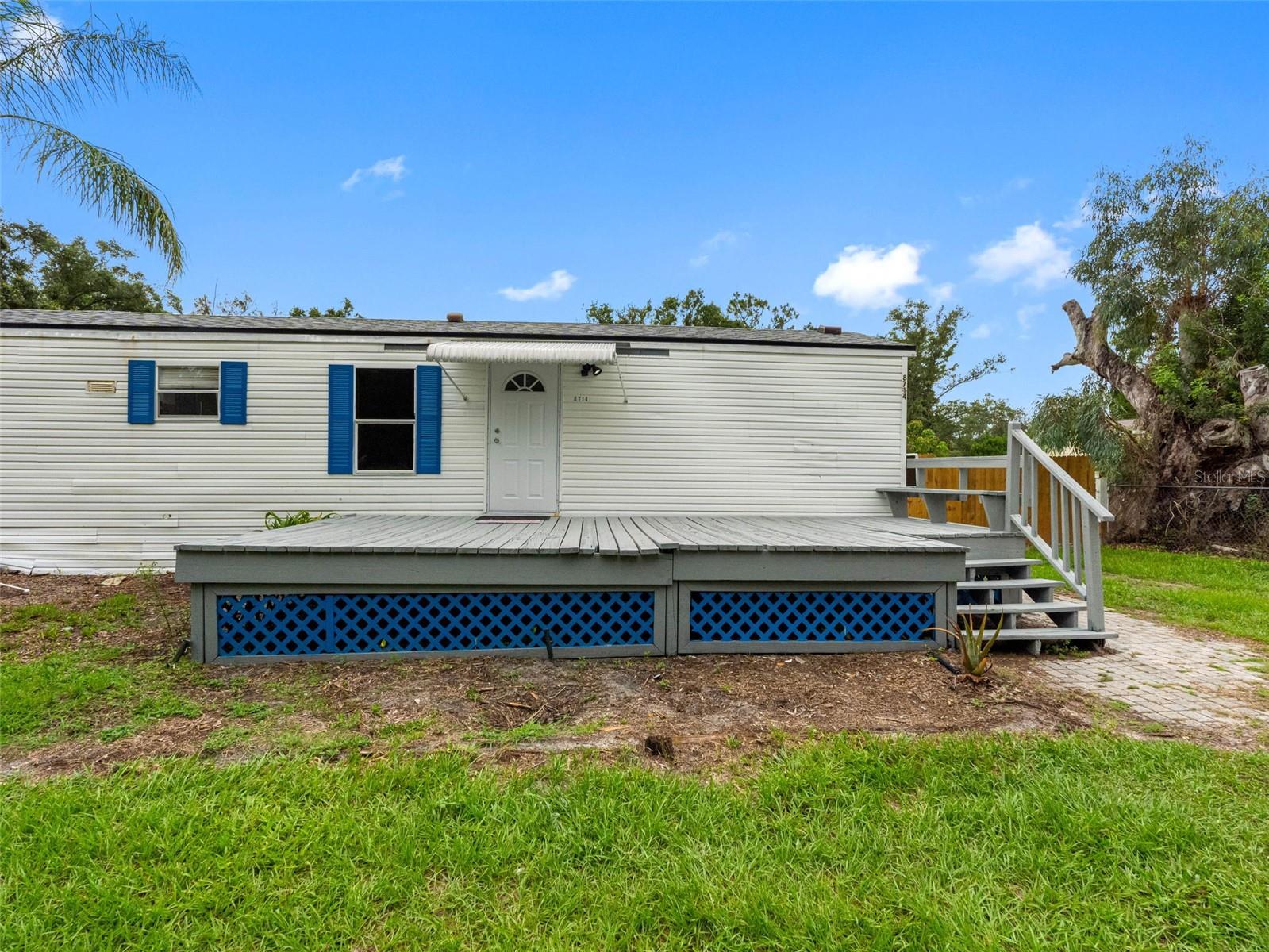Listing photo id 4 for 8714 Meadowview Circle