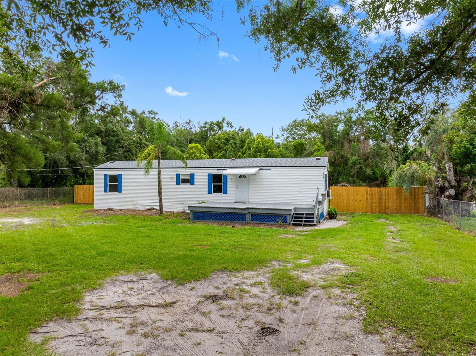 Listing photo id 5 for 8714 Meadowview Circle
