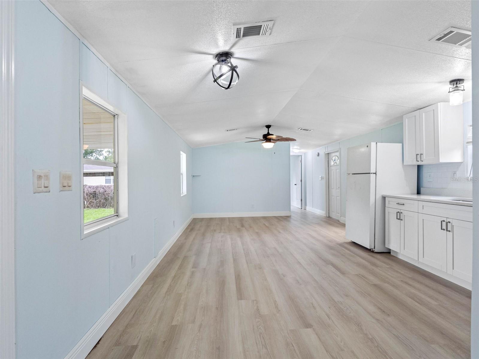 Listing photo id 6 for 8714 Meadowview Circle