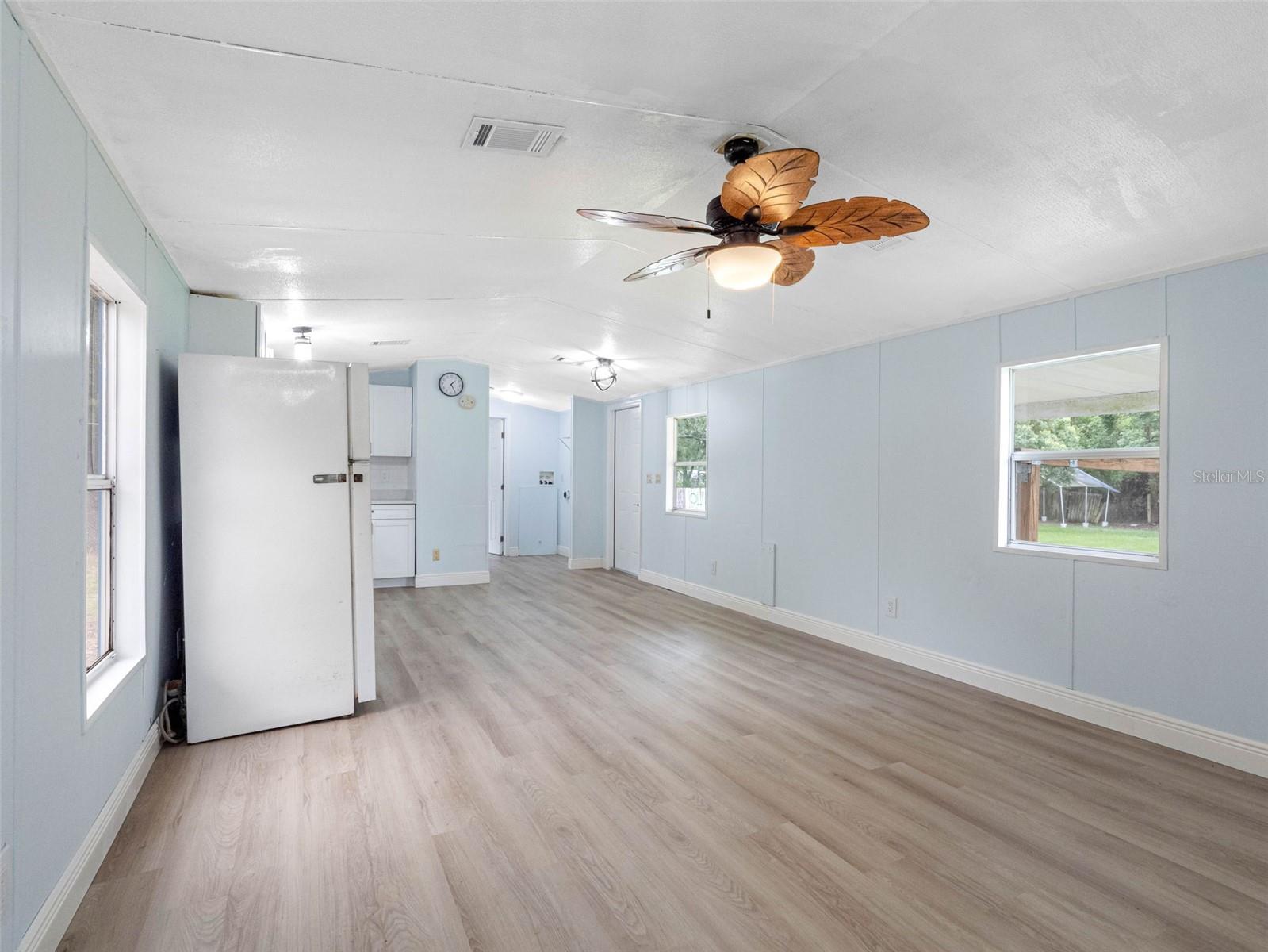 Listing photo id 7 for 8714 Meadowview Circle