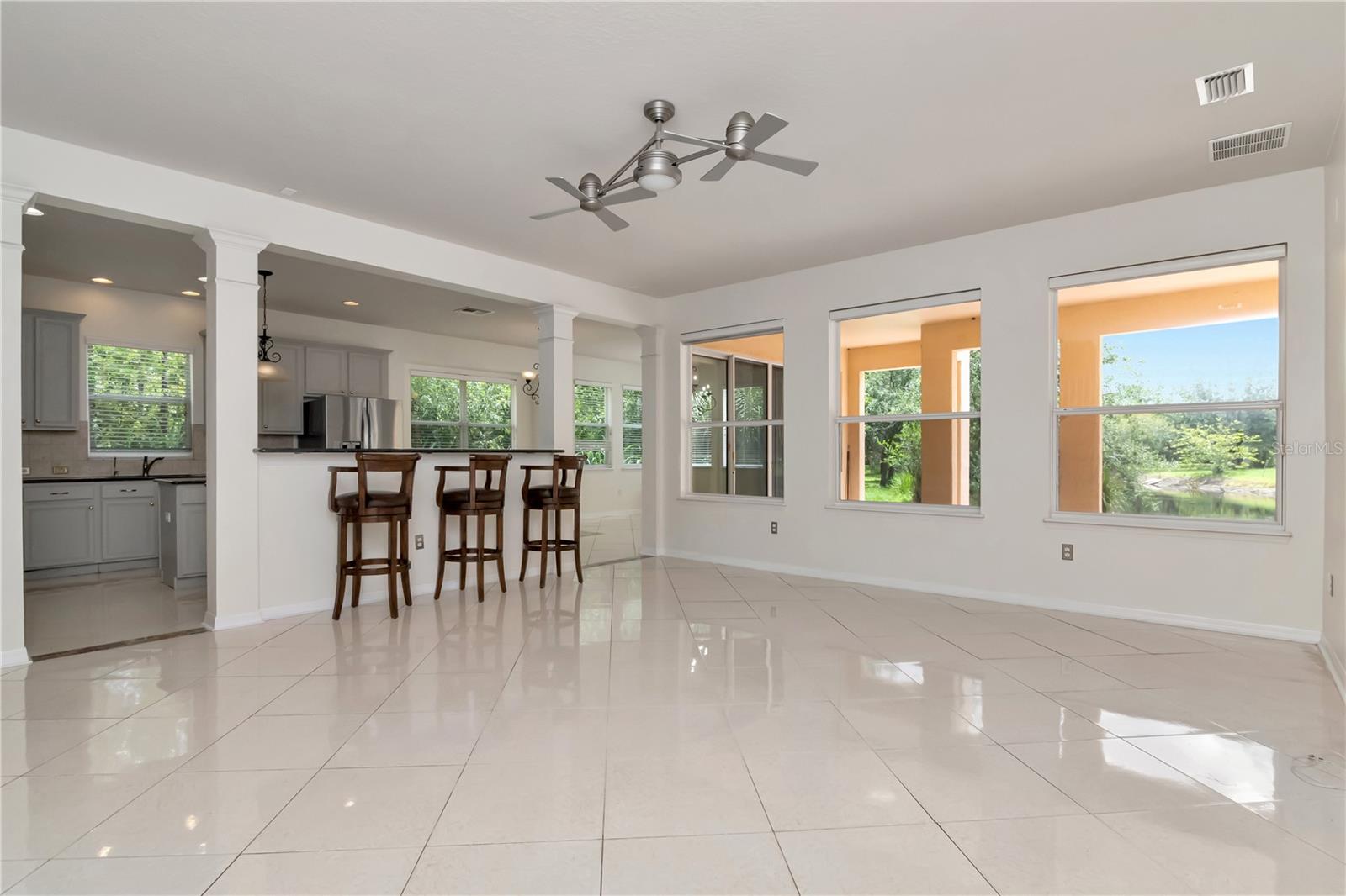 Listing photo id 9 for 16115 Colchester Palms Drive