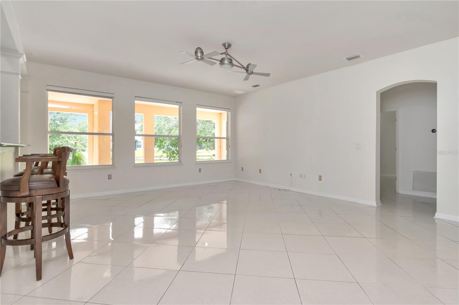 Listing photo id 10 for 16115 Colchester Palms Drive