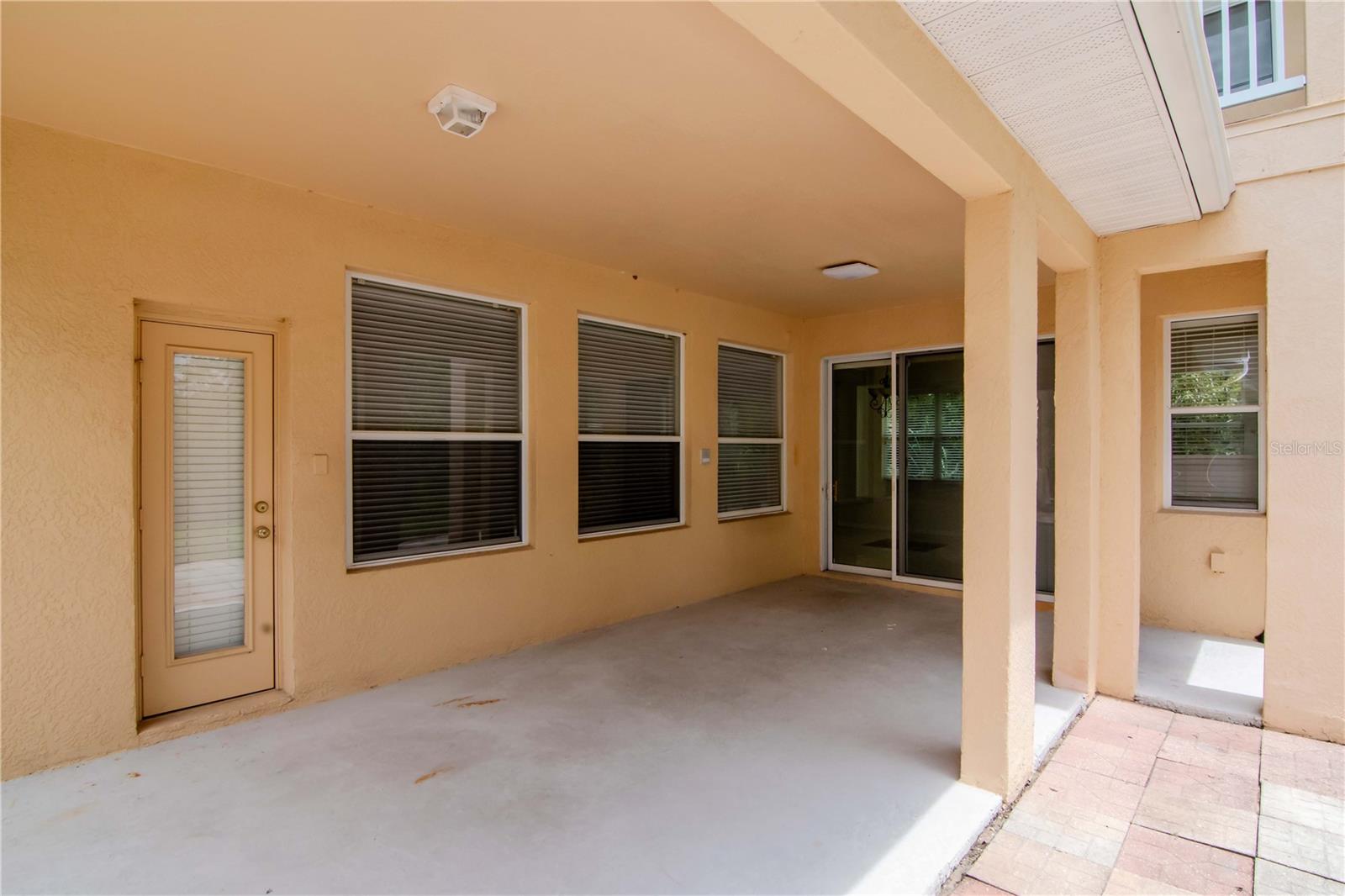 Listing photo id 37 for 16115 Colchester Palms Drive