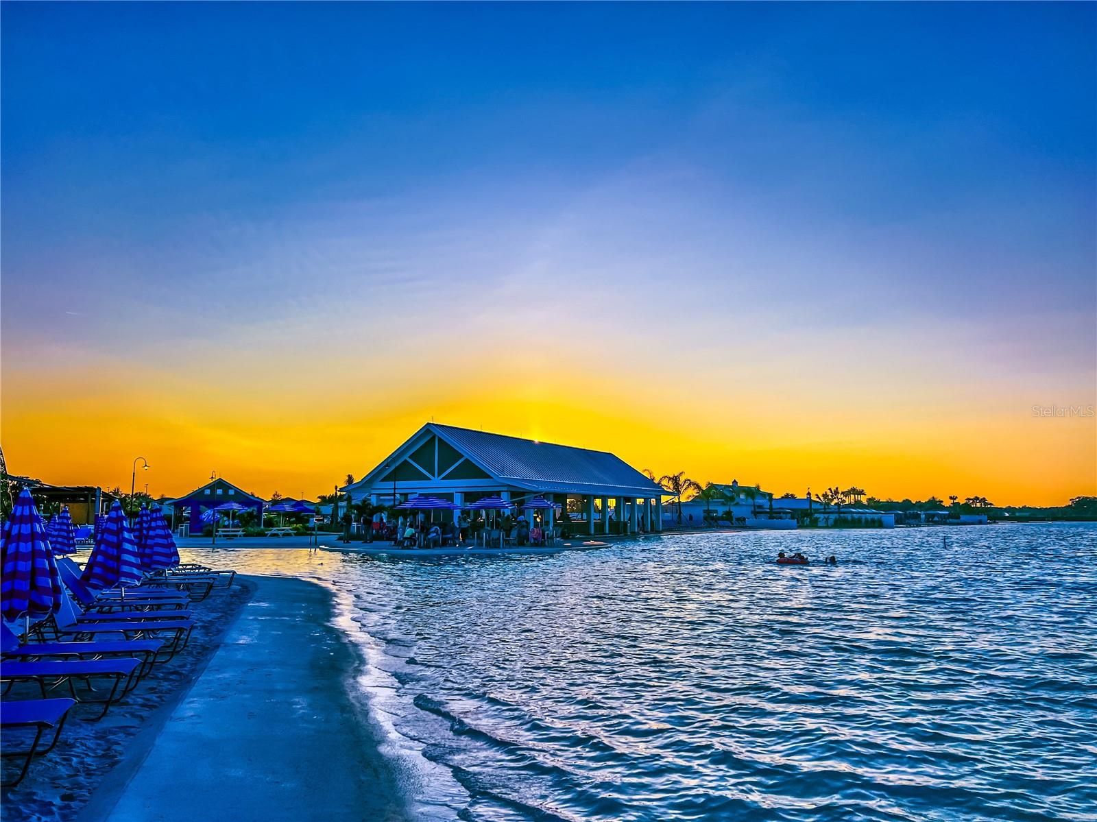 Listing photo id 12 for 10702 Laxer Cay Loop