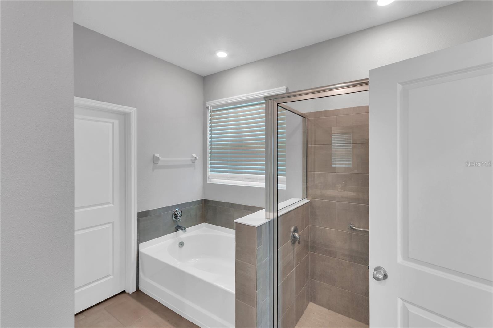 Listing photo id 22 for 10702 Laxer Cay Loop