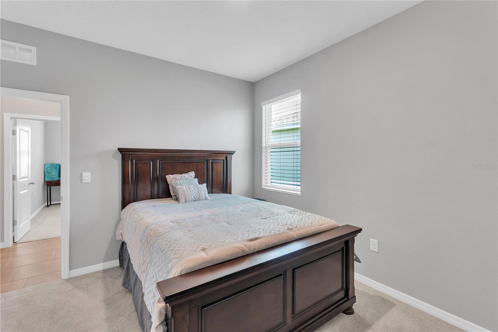 Listing photo id 30 for 10702 Laxer Cay Loop