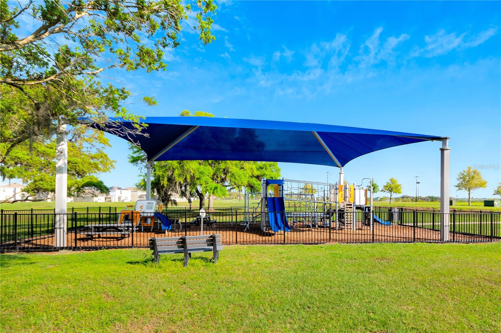 Listing photo id 6 for 10702 Laxer Cay Loop