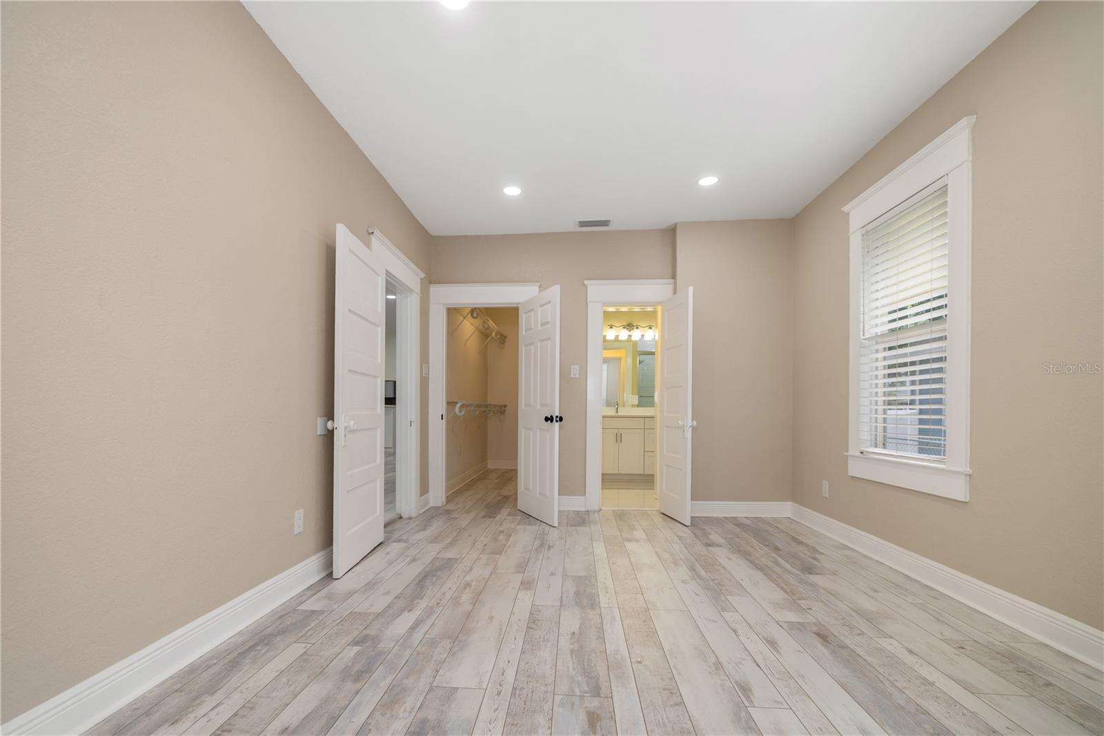 Image 10 of 31 For 409 Willow Avenue