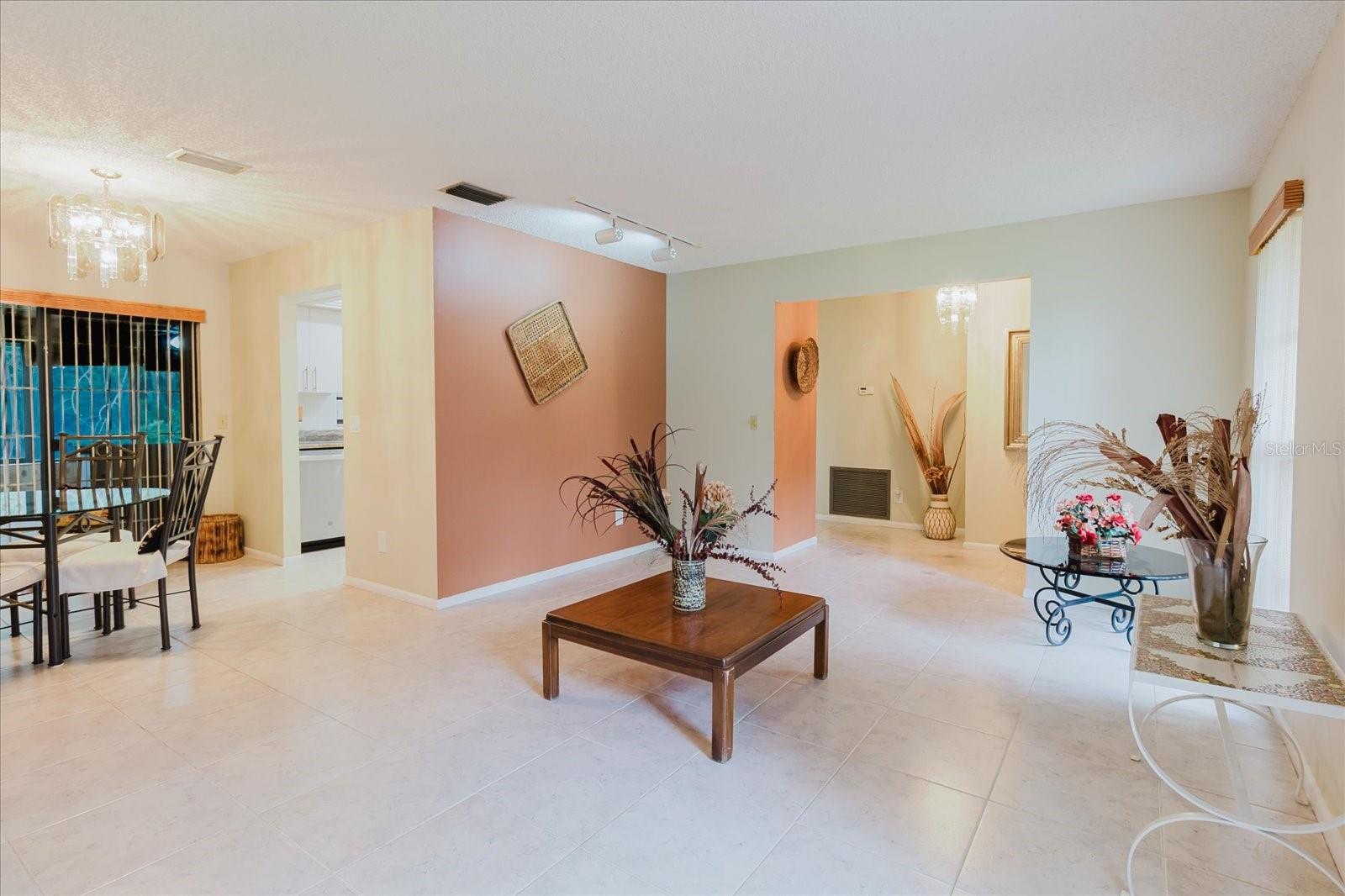 Image 19 of 100 For 8222 La Serena Dr