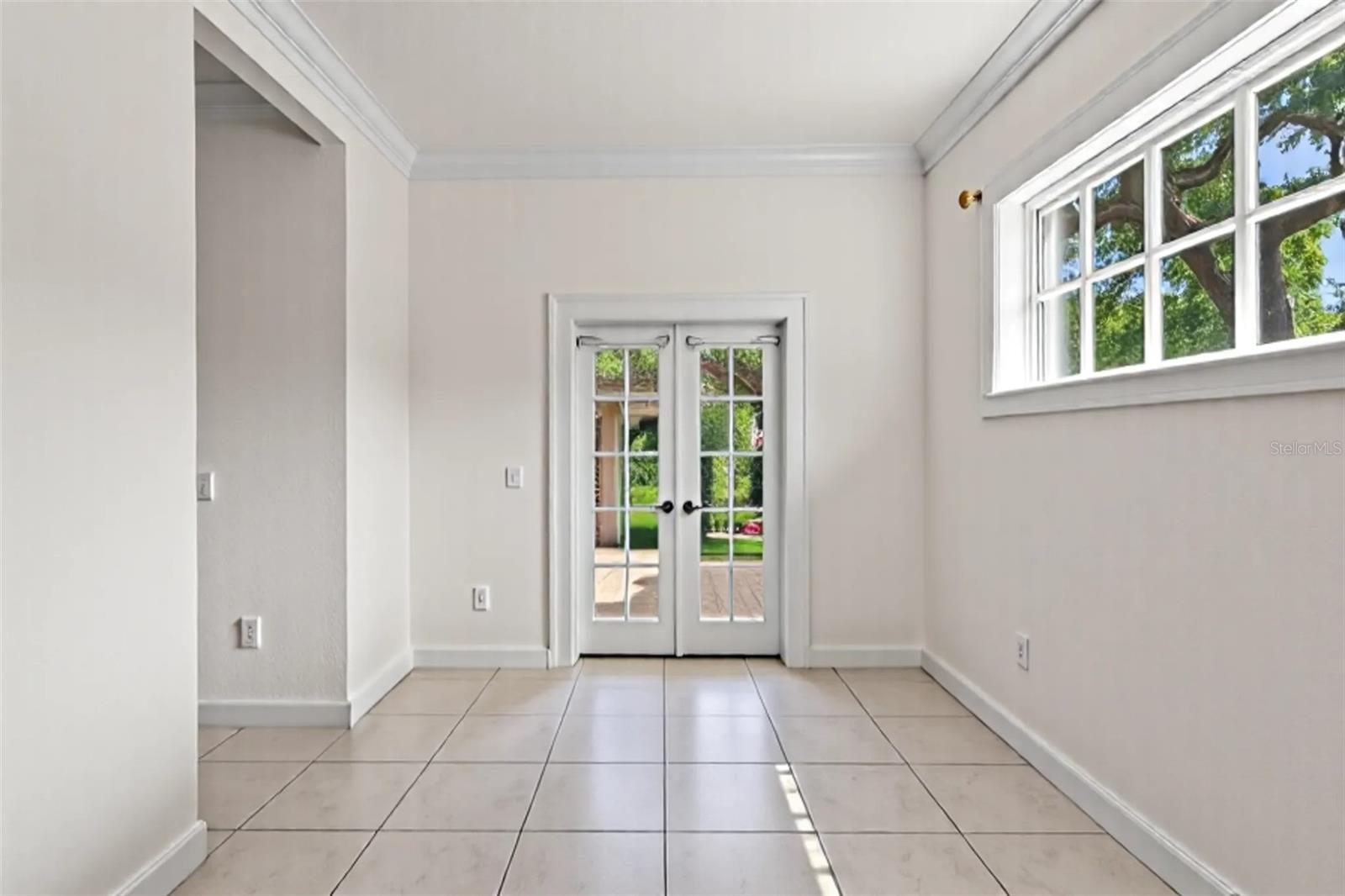 Image 13 of 58 For 11923 Riverhills Drive