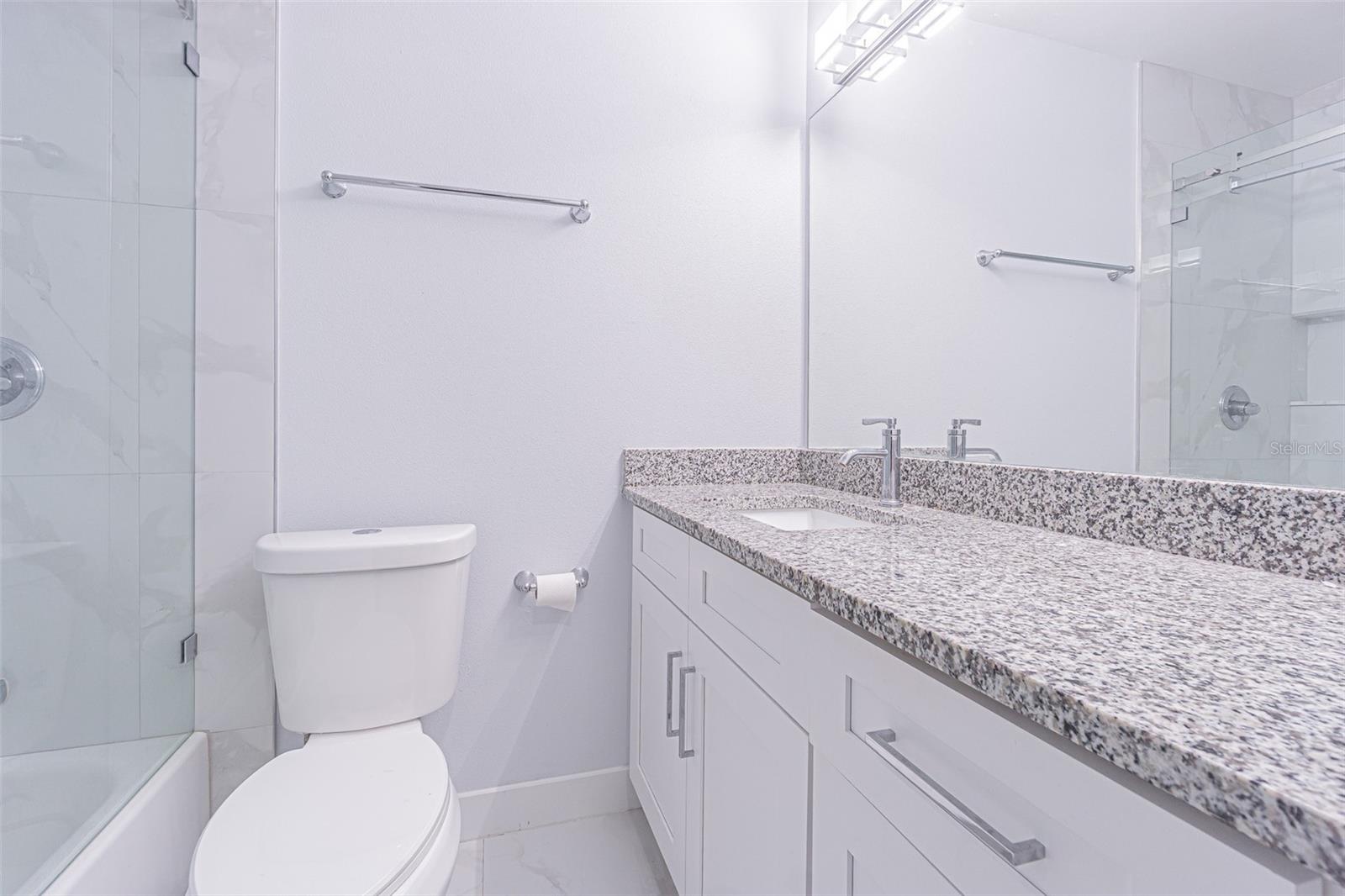 Image 27 of 34 For 13916 Briardale Lane