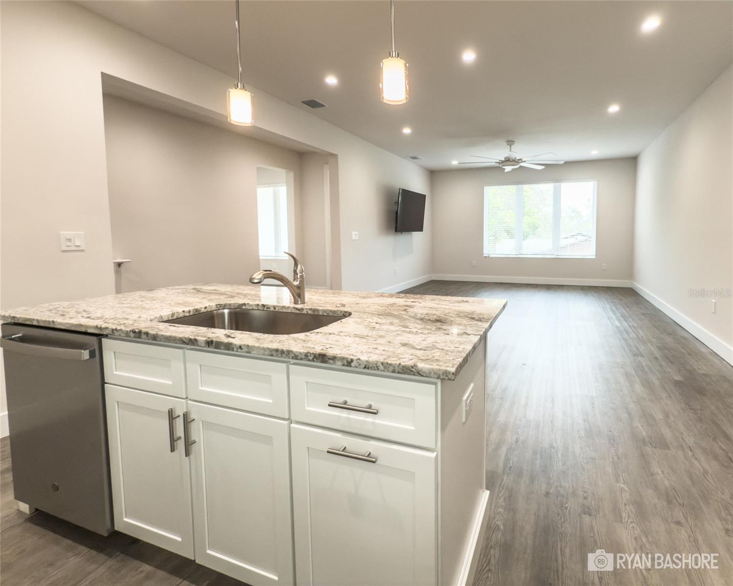 Image 11 of 34 For 627 Petit Way