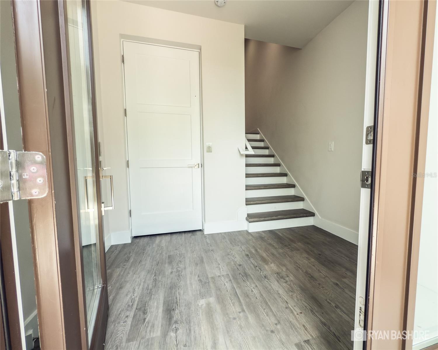 Image 21 of 34 For 627 Petit Way