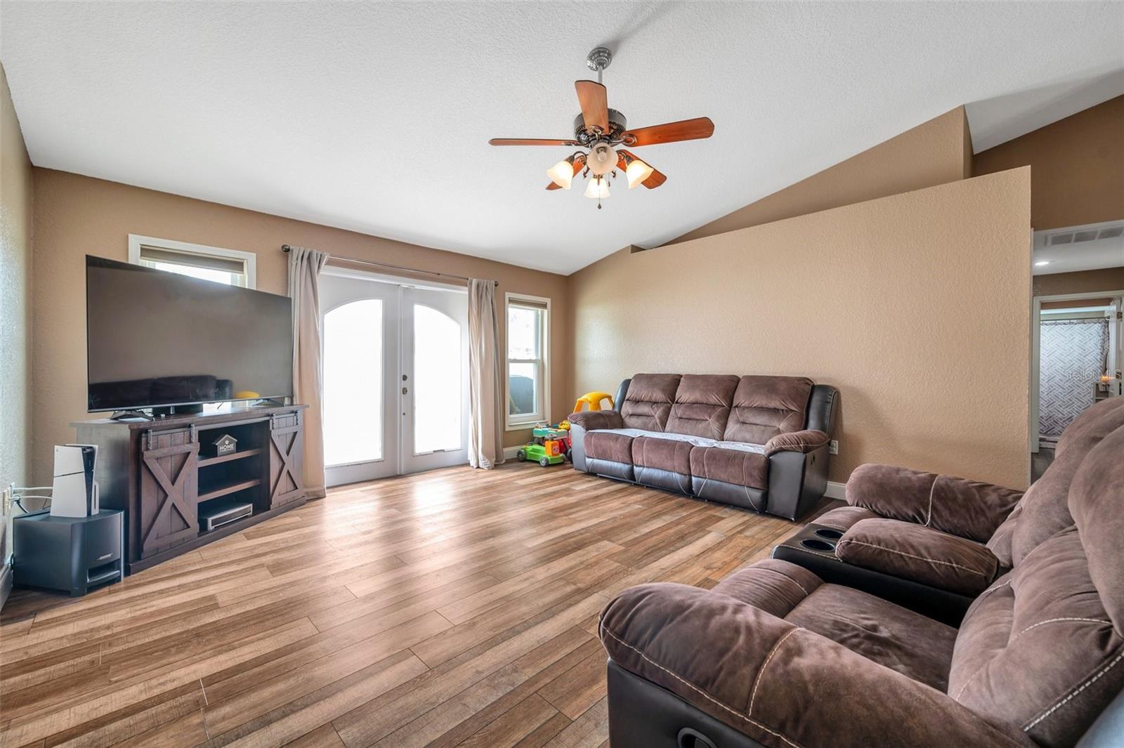 Image 16 of 40 For 15442 Arvin Drive