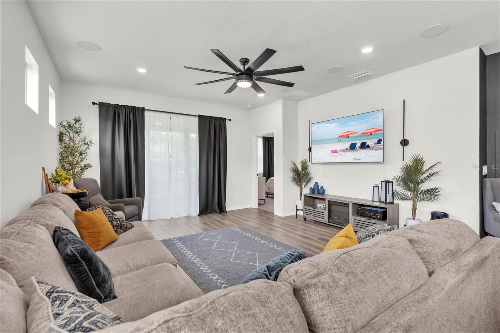 Listing photo id 15 for 6352 Mooring Line Circle