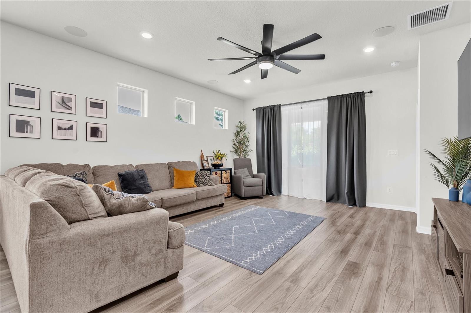 Listing photo id 4 for 6352 Mooring Line Circle