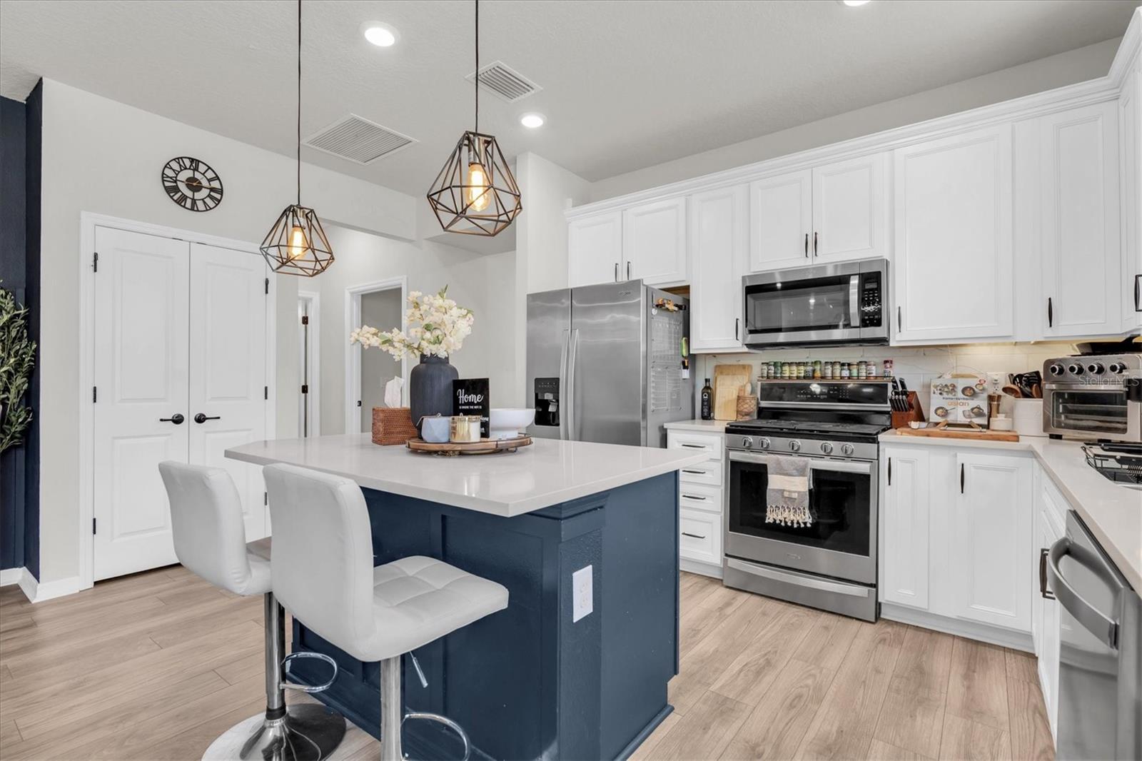 Listing photo id 5 for 6352 Mooring Line Circle