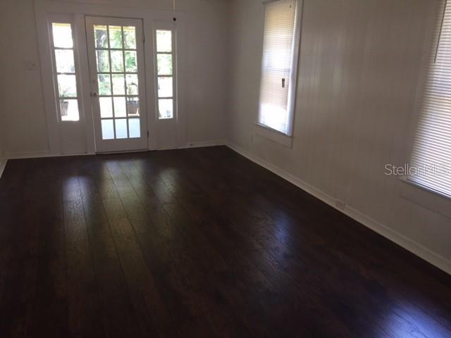 Image 4 of 16 For 211 Cluster Avenue