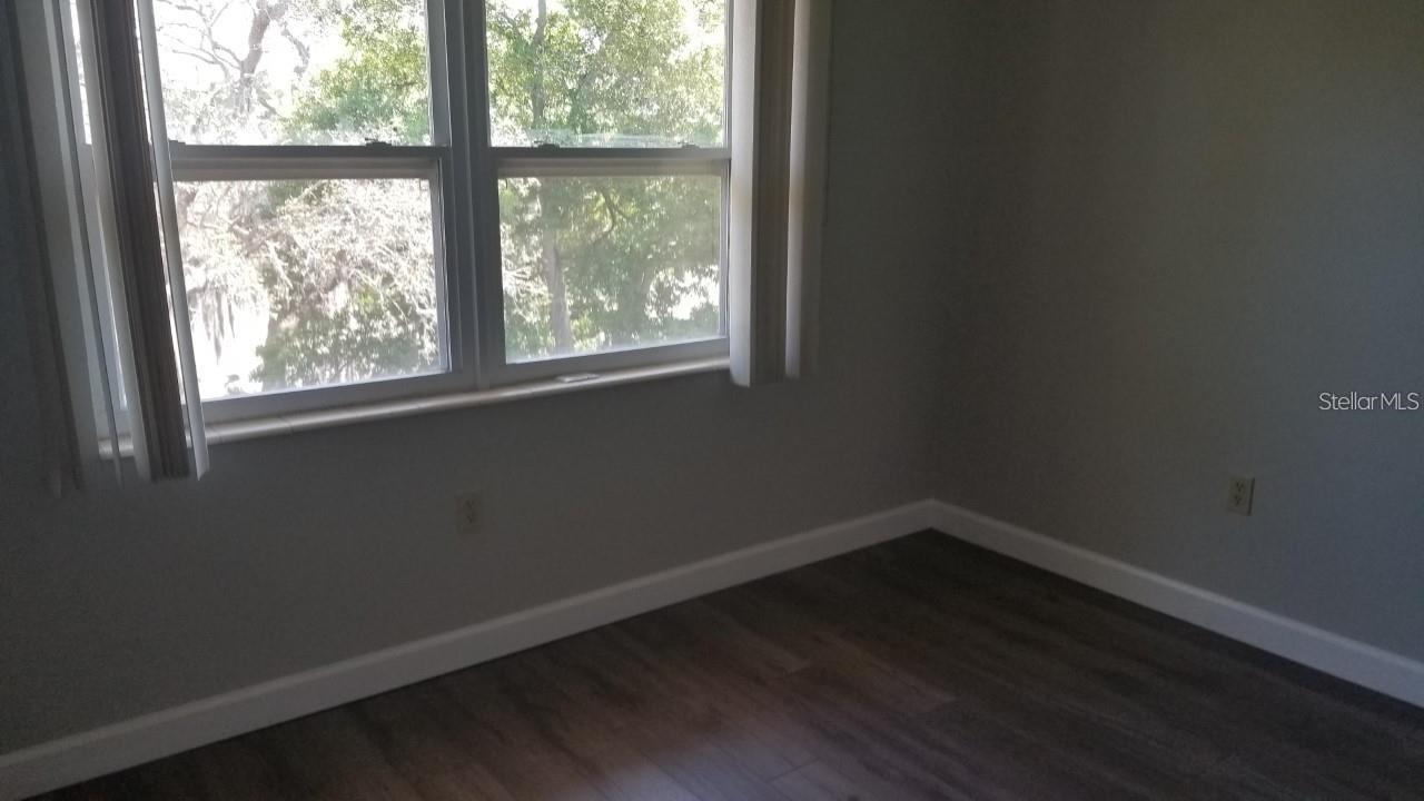 Image 13 of 31 For 1524 Lakeview Road 405