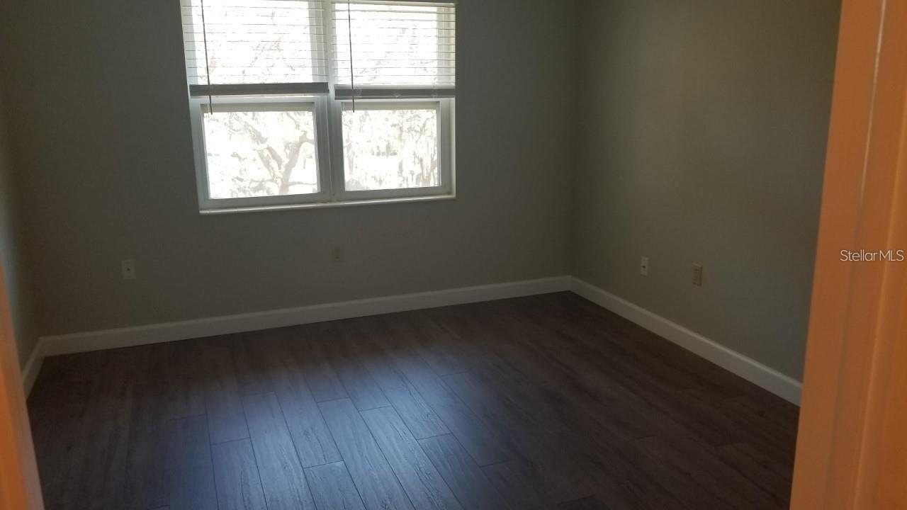 Image 20 of 31 For 1524 Lakeview Road 405