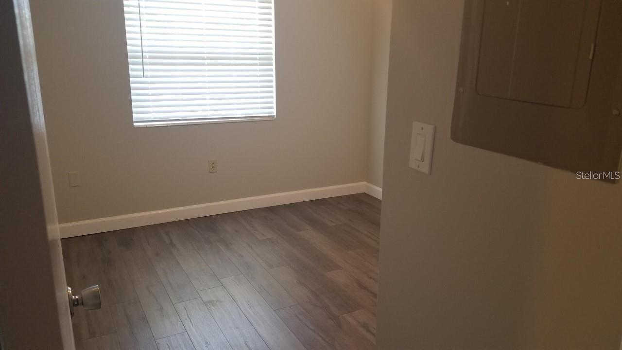 Image 23 of 31 For 1524 Lakeview Road 405
