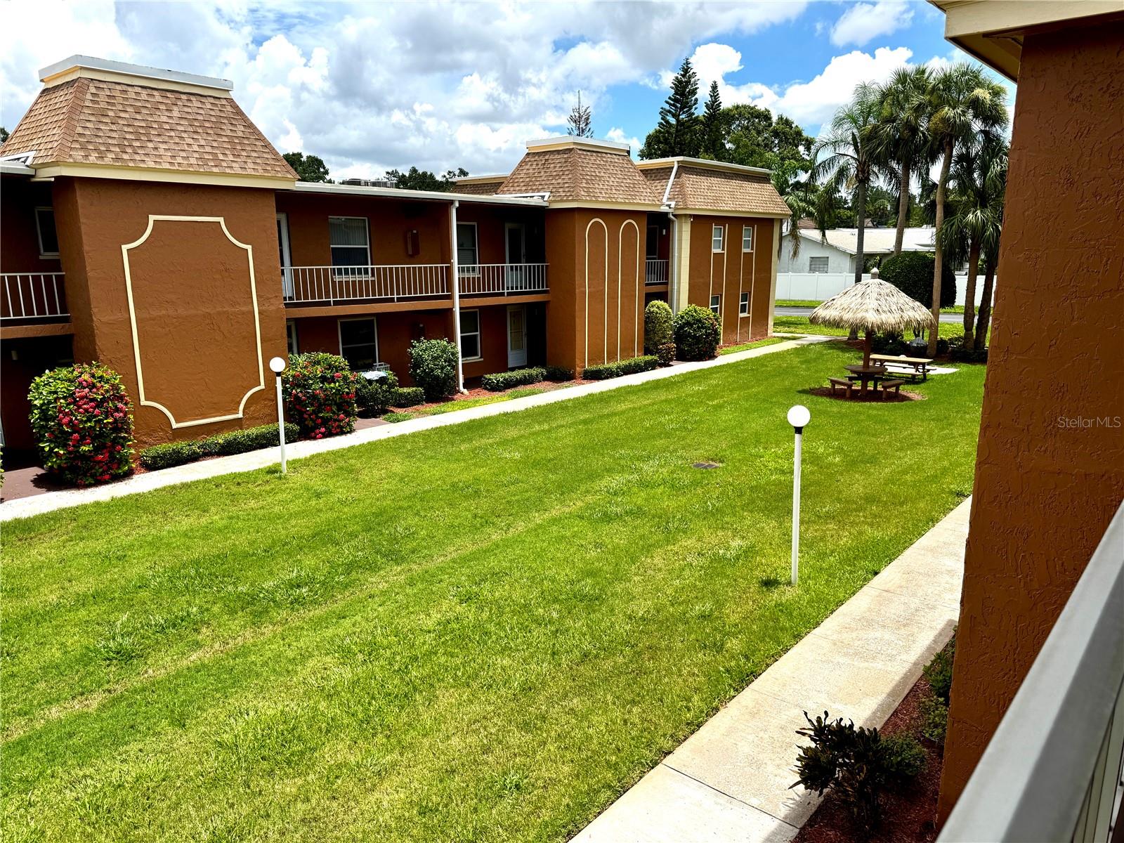 Image 32 of 33 For 12760 Indian Rocks Road 909