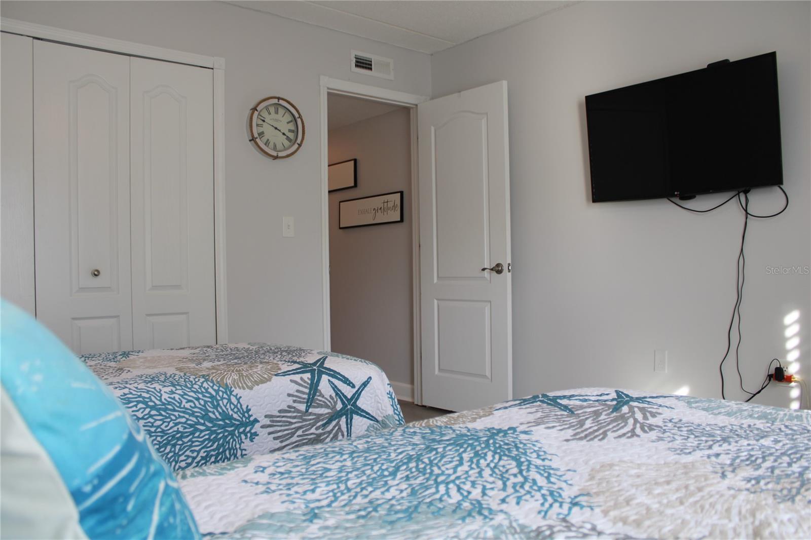 Image 8 of 33 For 12760 Indian Rocks Road 909