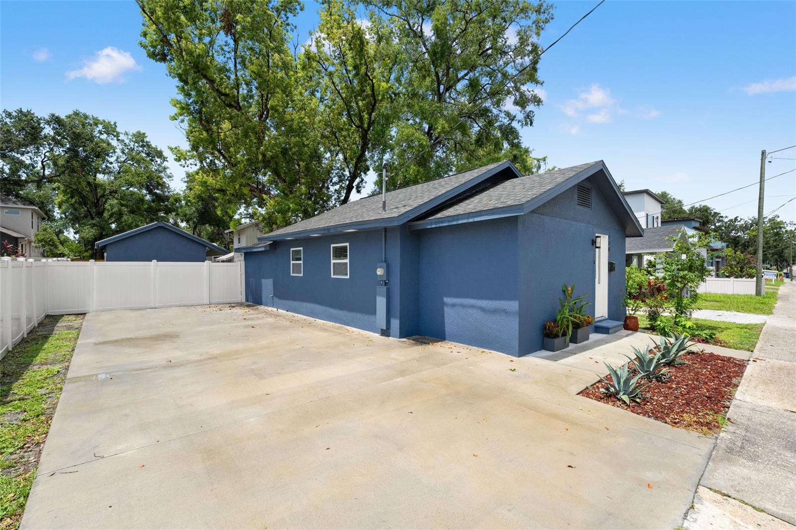 Image 3 of 30 For 118 Sligh Avenue