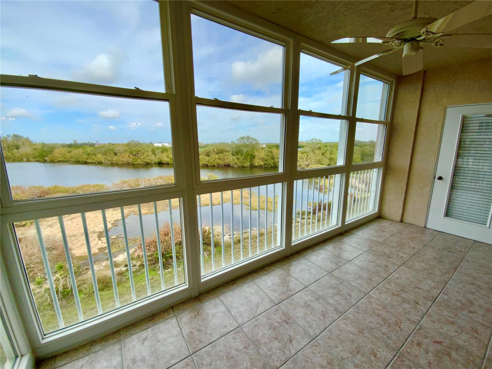 Image 15 of 50 For 6315 Shoreline Drive 3204