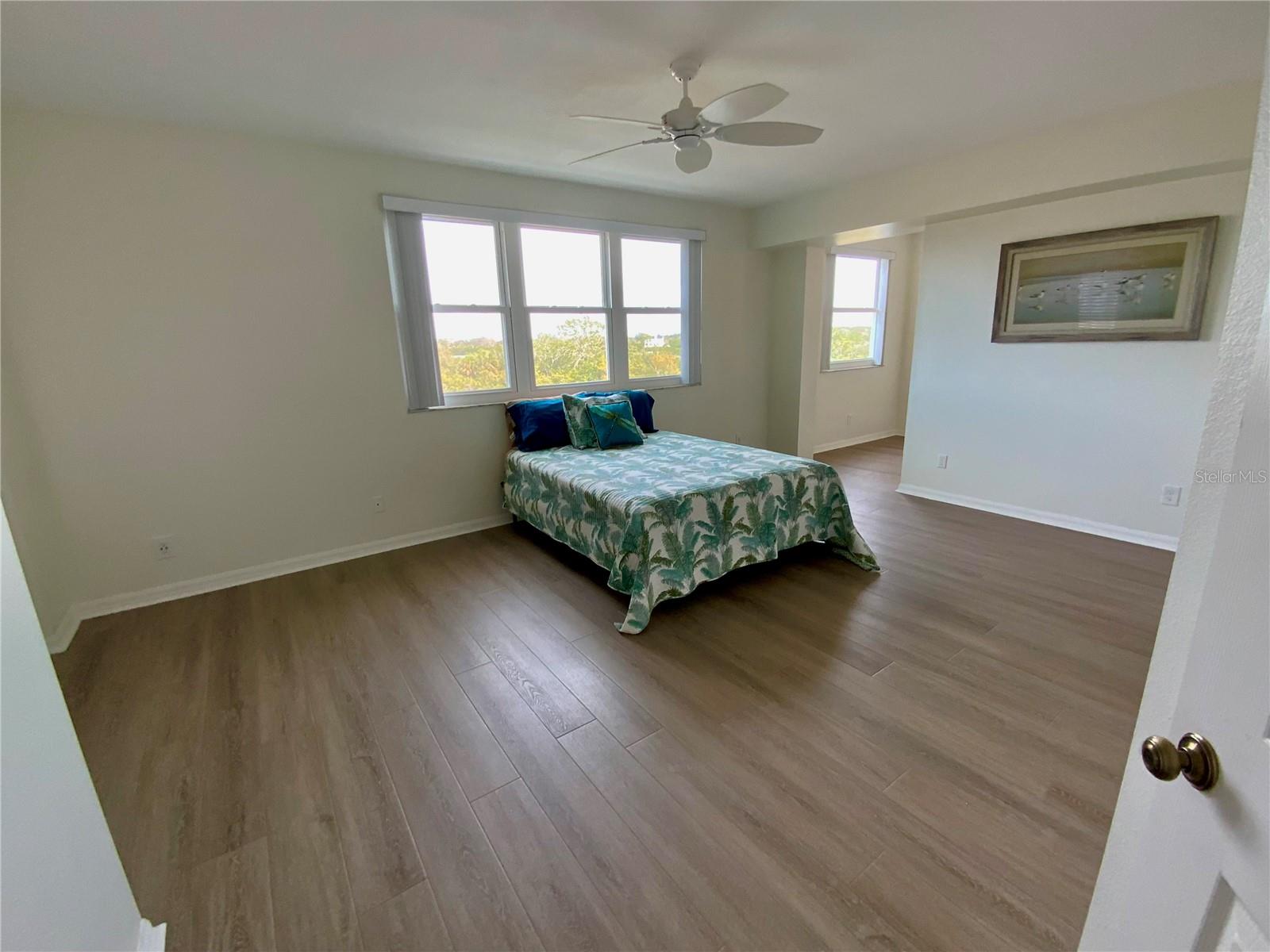 Image 17 of 50 For 6315 Shoreline Drive 3204