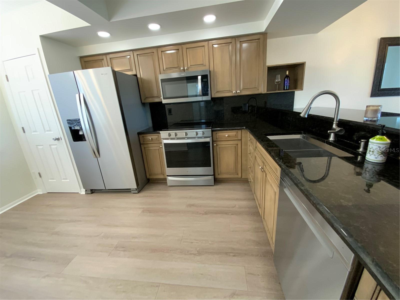 Image 3 of 50 For 6315 Shoreline Drive 3204