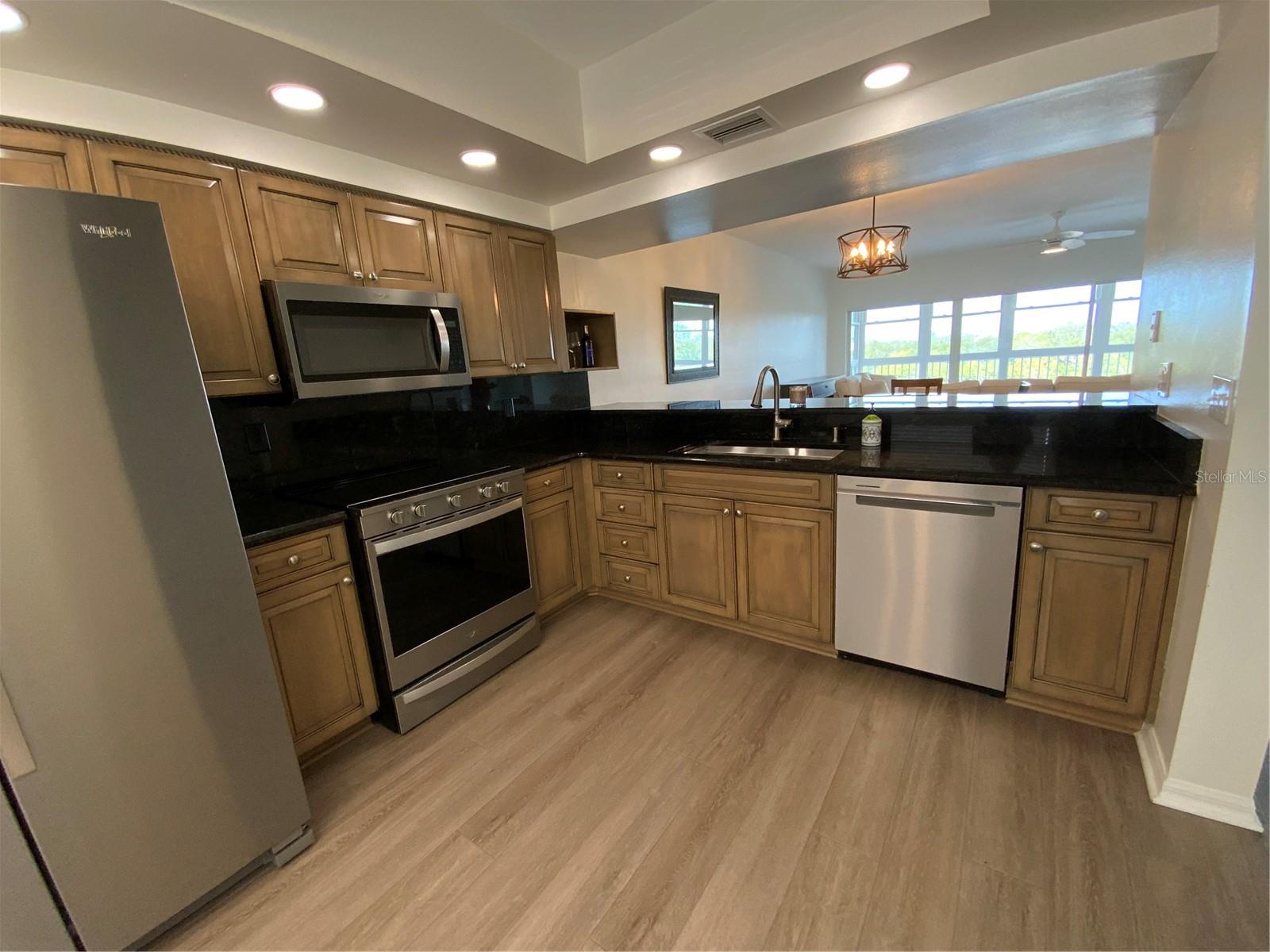 Image 4 of 50 For 6315 Shoreline Drive 3204