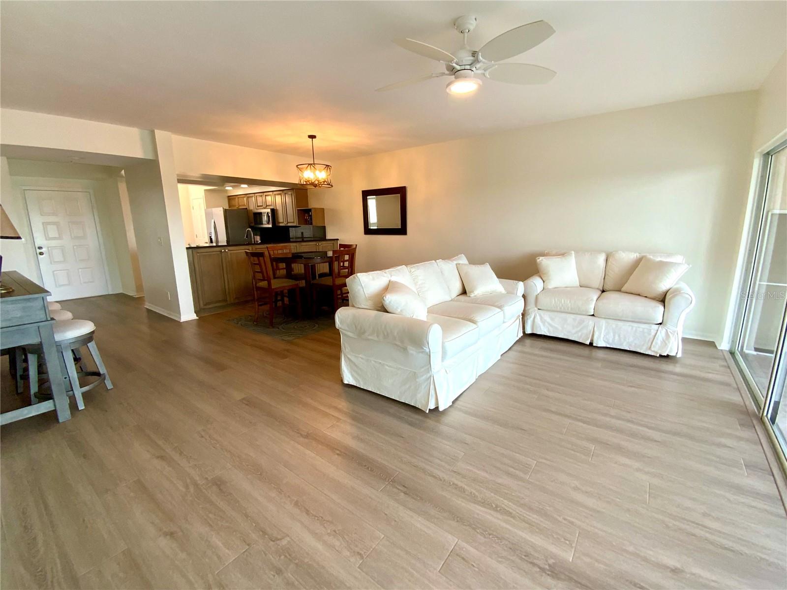 Image 7 of 50 For 6315 Shoreline Drive 3204