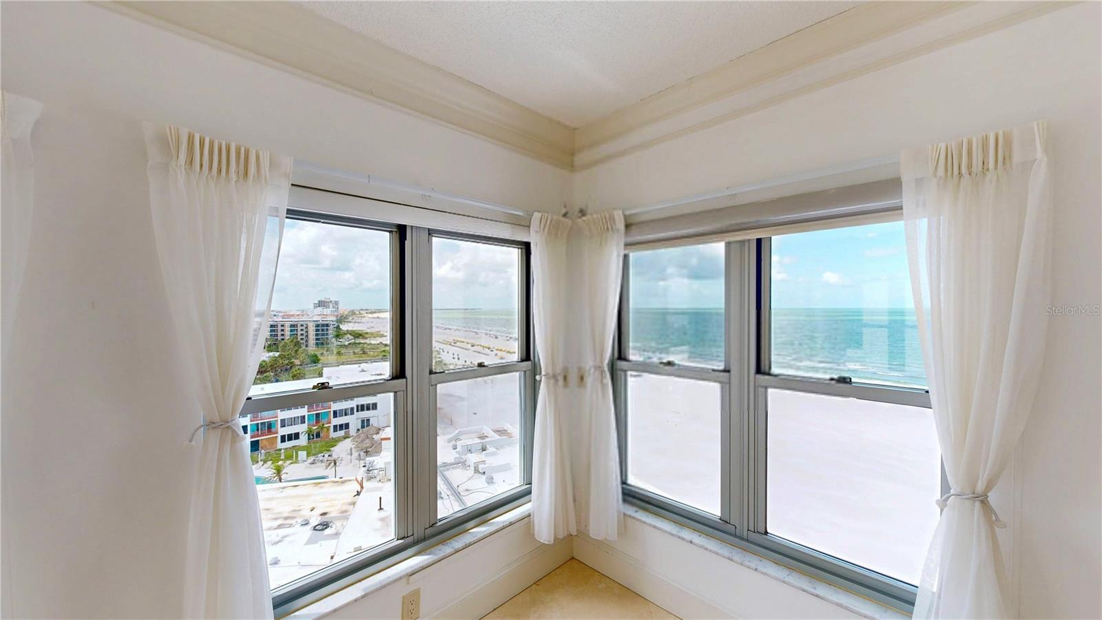 Image 38 of 61 For 4950 Gulf Boulevard 903