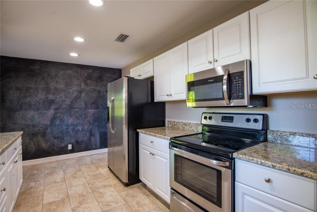 Image 11 of 26 For 2074 Greenbriar Boulevard