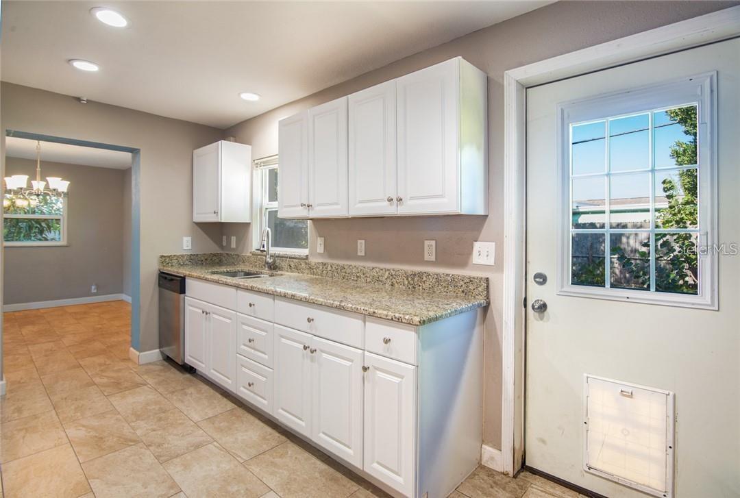 Image 12 of 26 For 2074 Greenbriar Boulevard