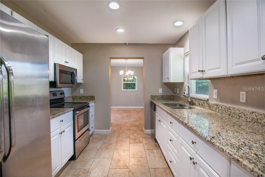 Image 13 of 26 For 2074 Greenbriar Boulevard