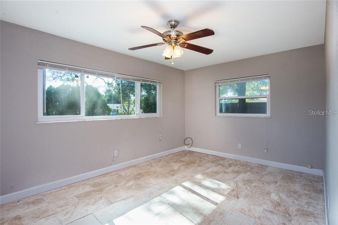 Image 17 of 26 For 2074 Greenbriar Boulevard