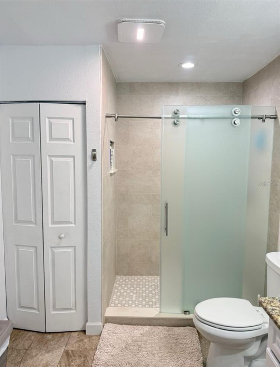 Image 20 of 26 For 2074 Greenbriar Boulevard