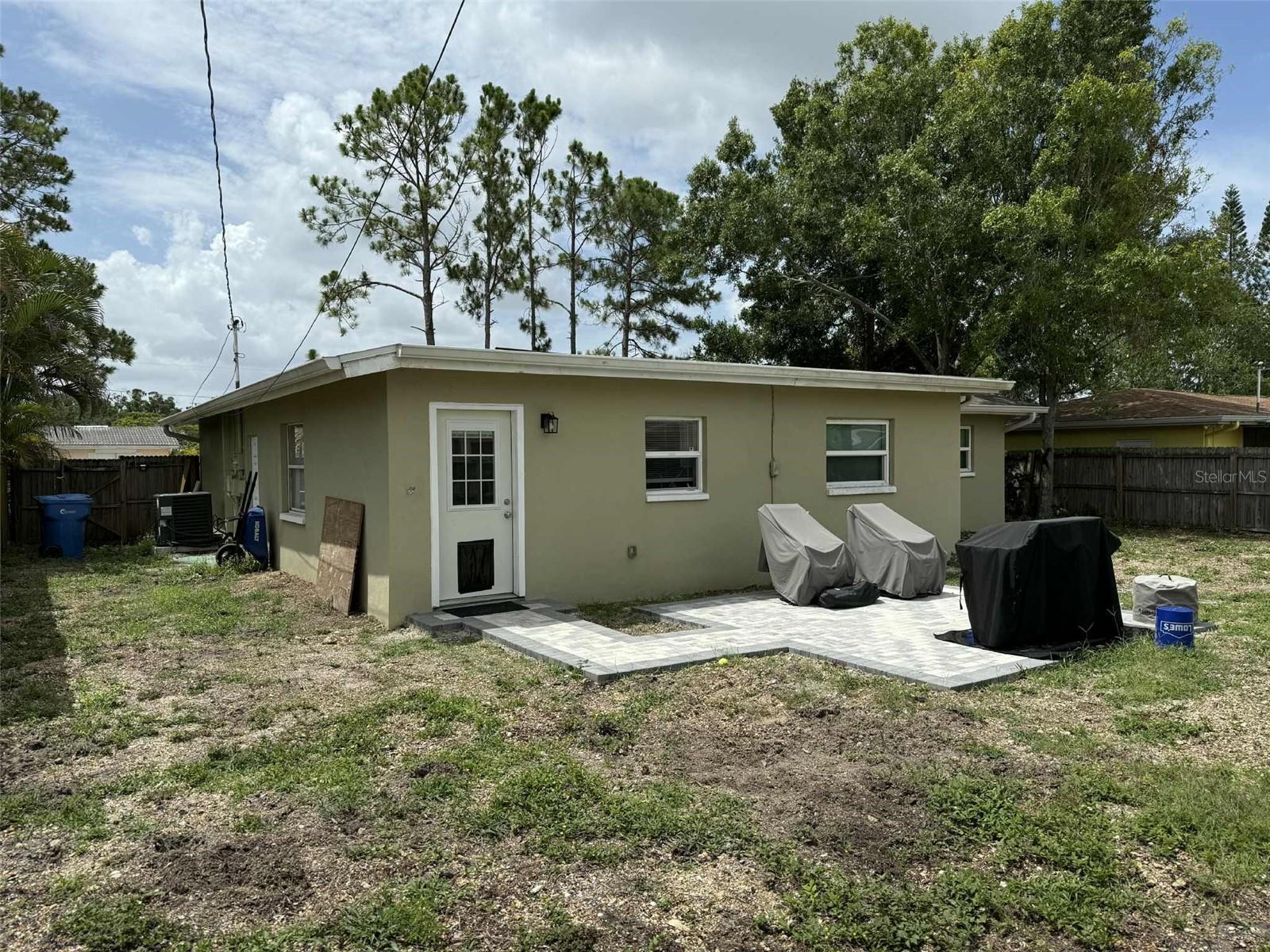 Image 23 of 26 For 2074 Greenbriar Boulevard