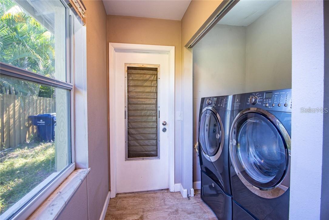 Image 25 of 26 For 2074 Greenbriar Boulevard