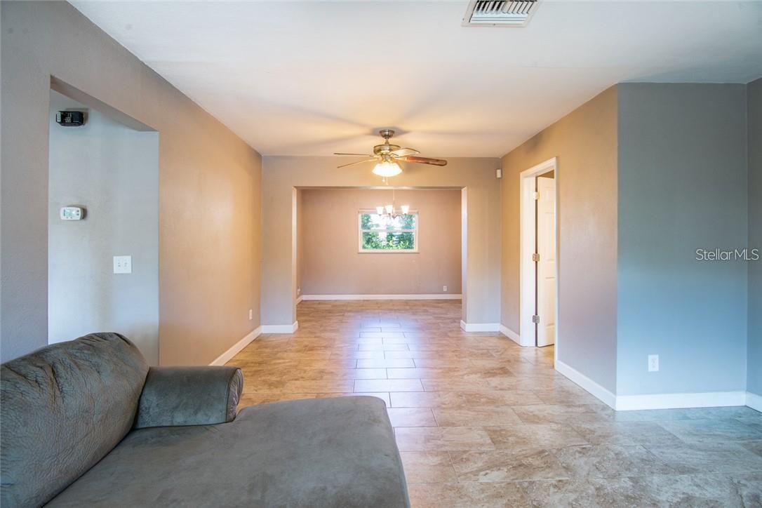 Image 5 of 26 For 2074 Greenbriar Boulevard