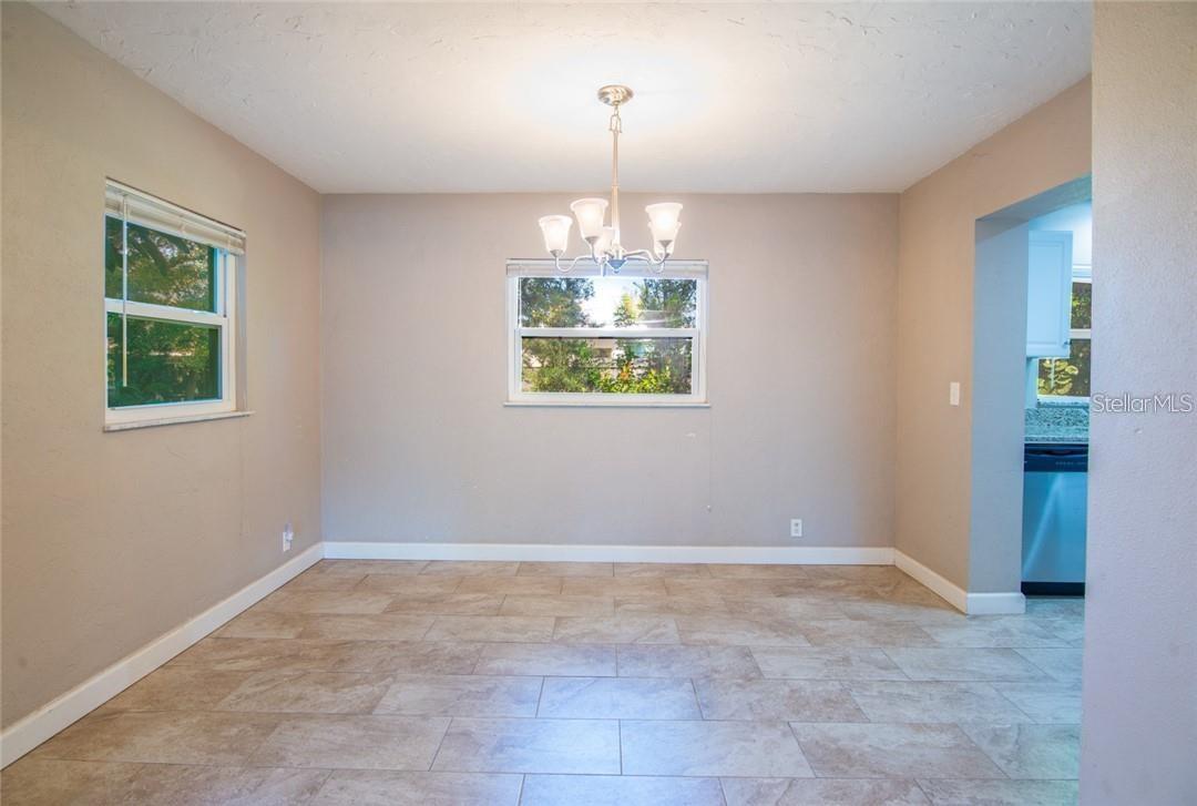 Image 8 of 26 For 2074 Greenbriar Boulevard