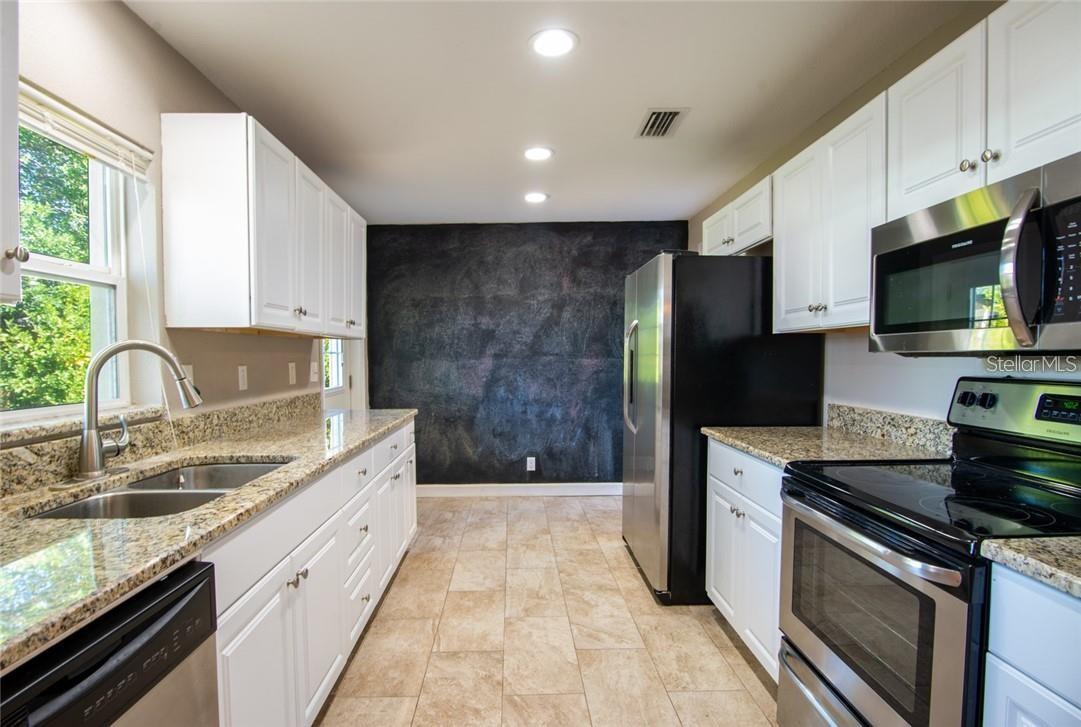 Image 9 of 26 For 2074 Greenbriar Boulevard