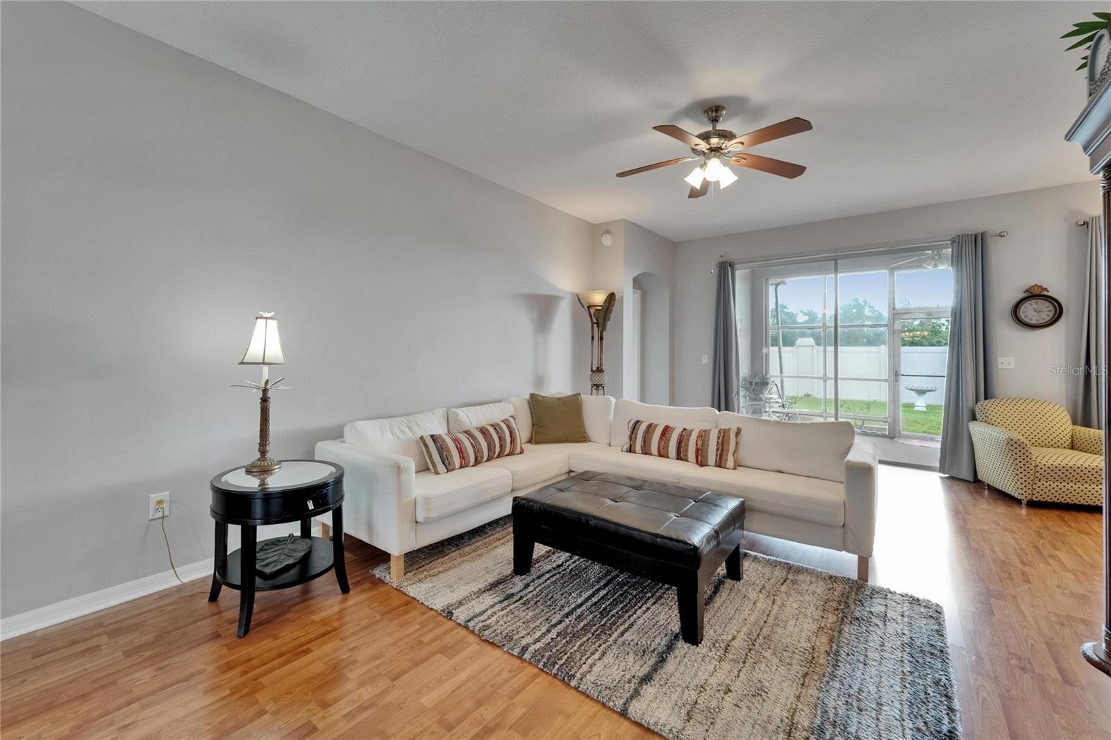 Listing photo id 14 for 607 Tuscanny Street